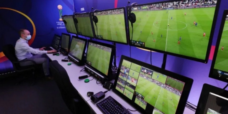 Công Nghệ VAR: Sự Thay Đổi Của Bóng Đá Và Góc Nhìn Từ KewanFootball 2 Công Nghệ VAR